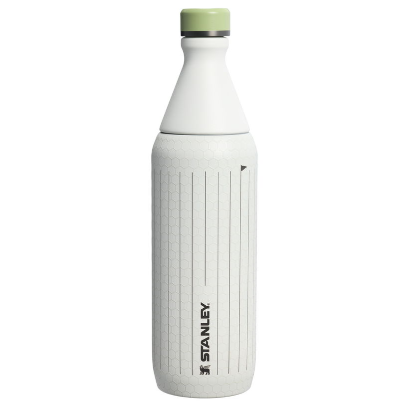 The Stanley 1913 x Nelly Korda All Day Slim Bottle - Simple Bottle Carry